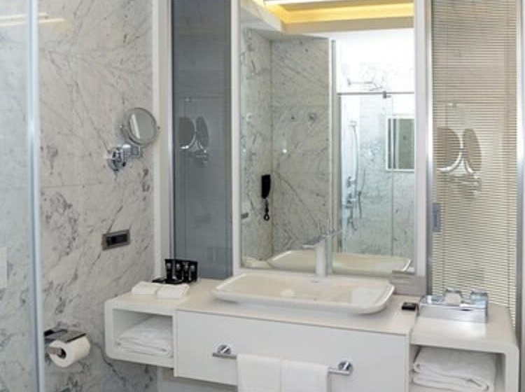 Номер Deluxe Вид на Город, Wyndham Grand Istanbul Levent Hotel & Conference Center