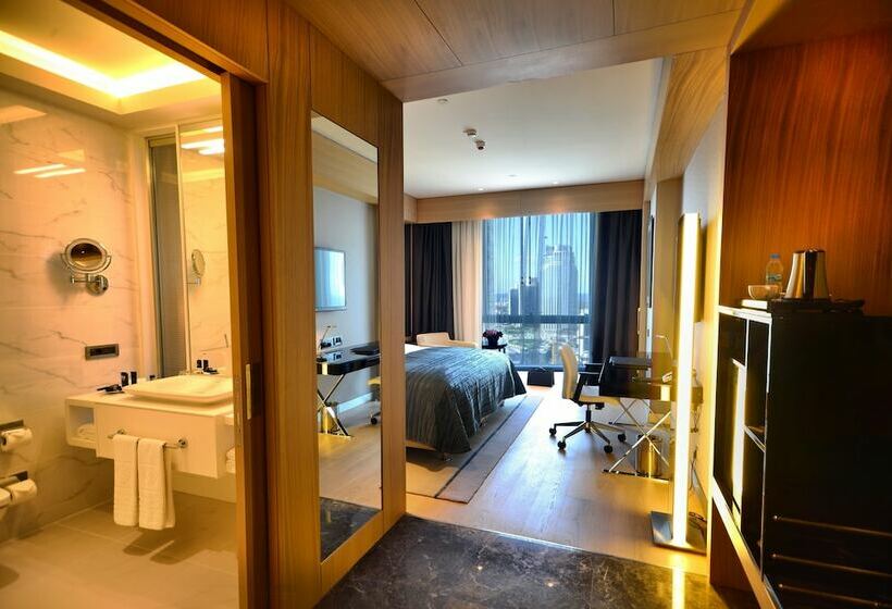 Номер Executive, Wyndham Grand Istanbul Levent Hotel & Conference Center