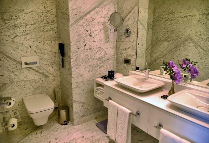 Люкс Престиж, Wyndham Grand Istanbul Levent Hotel & Conference Center