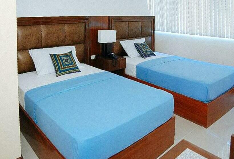 Номер Deluxe, Sky Garden Hotel By Reddoorz