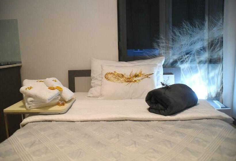 استودیوی استاندارد, Cirić Apartmani