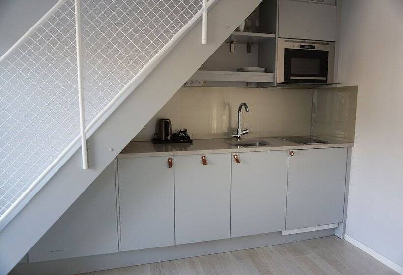 اتاق لوکس با بالکن, Avanti Apartment