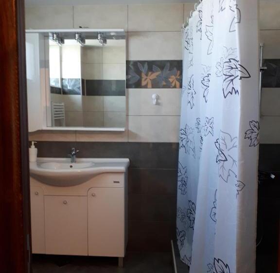 اتاق لوکس, Vila Livia