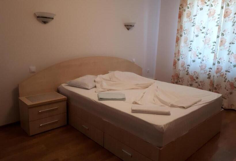 اتاق لوکس, Vila Livia