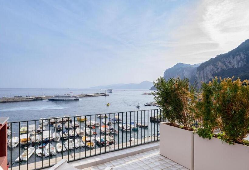 Standard Værelse m. Terrasse, Capri Marina Suite