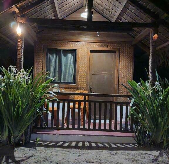 Номер Стандард Боковой Вид на Море с Балконом, Zhaya S Beach & Cottages