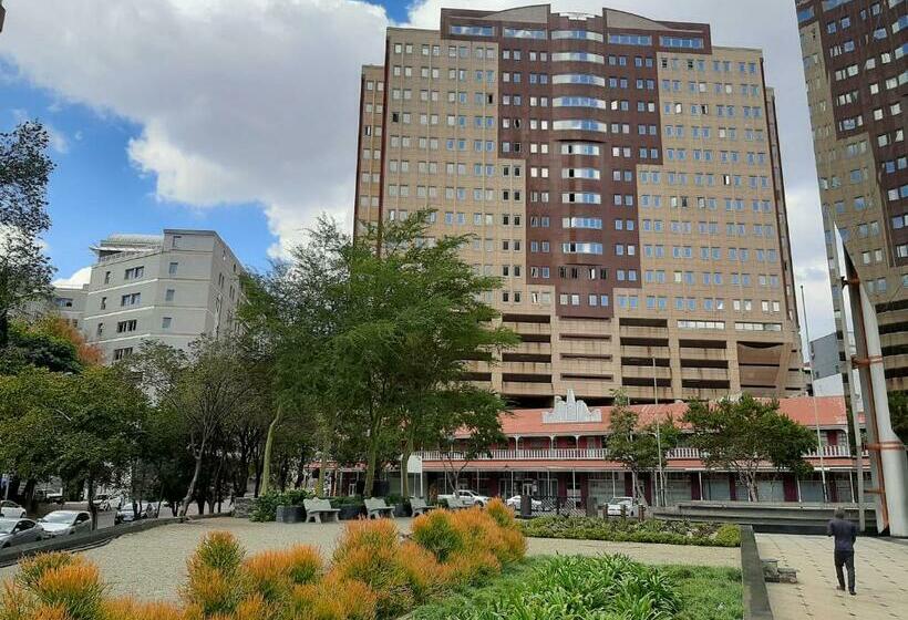 Escritório Superior, 4 On Pritchard Luxury Suites