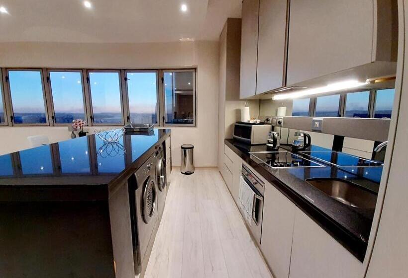 Escritório Superior, 4 On Pritchard Luxury Suites