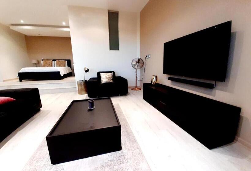 Escritório Superior, 4 On Pritchard Luxury Suites
