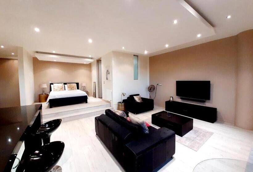 Escritório Superior, 4 On Pritchard Luxury Suites