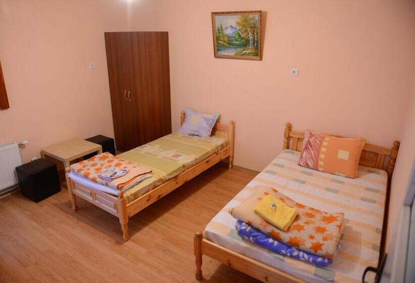 Номер Стандарт, Delieva House