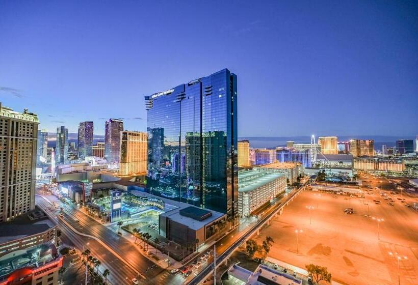 استودیو استاندارد با بالکن, Stripviewsuites At Signature