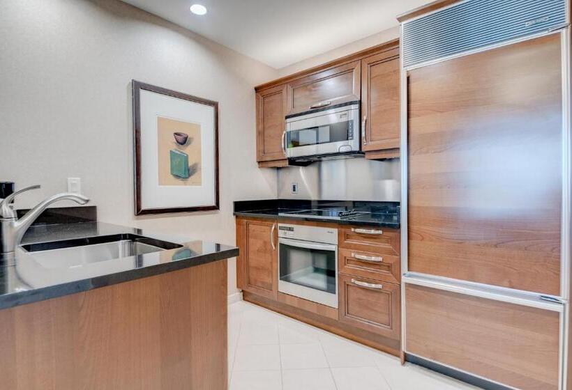 آپارتمان 2 خوابه, Stripviewsuites At Signature
