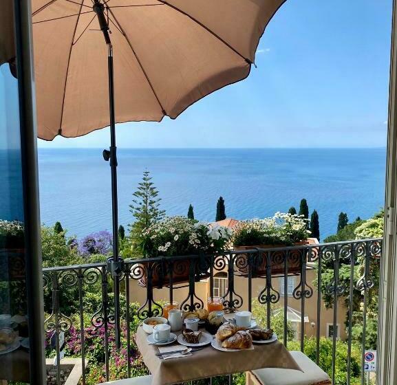 اتاق لوکس با بالکن و چشمانداز دریا, Chiaro Di Luna