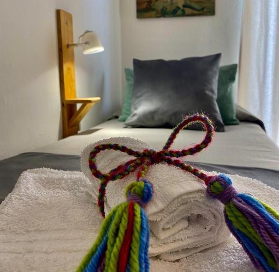 اتاق لوکس با بالکن و چشمانداز دریا, Chiaro Di Luna