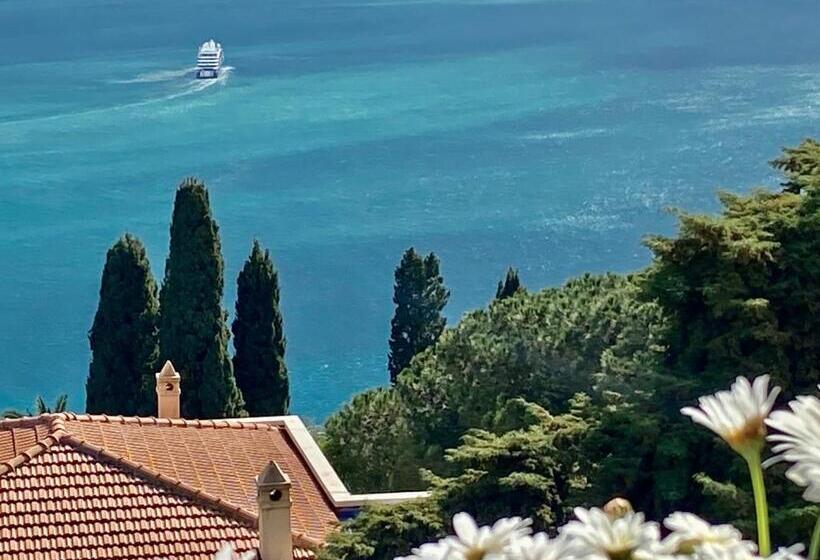 اتاق استاندارد با بالکن و چشمانداز دریا, Chiaro Di Luna