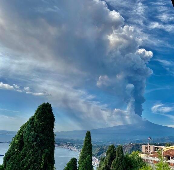 اتاق استاندارد با بالکن و چشمانداز دریا, Chiaro Di Luna