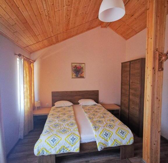 Номер Стандарт с Балконом, Guest House Ezerets
