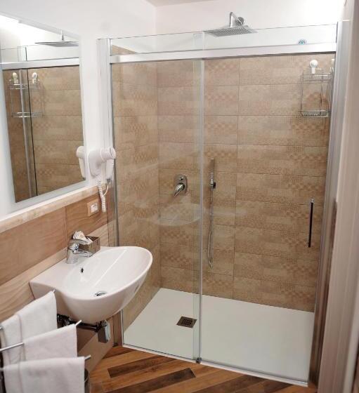 Quarto Deluxe, Il Covo Degli Dei