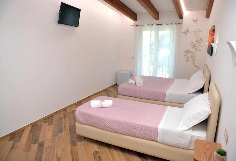 Quarto Deluxe, Il Covo Degli Dei