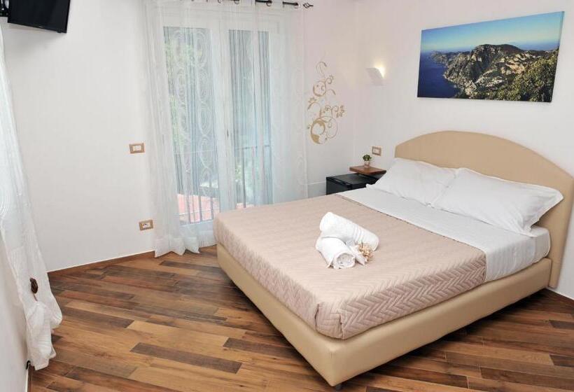 Quarto Deluxe, Il Covo Degli Dei