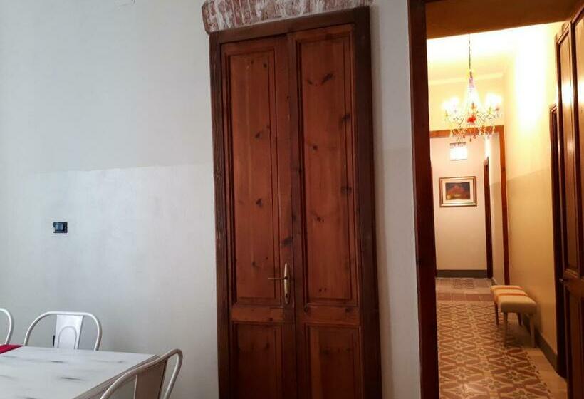 Номер Стандарт с Балконом, Sofia Family Suites