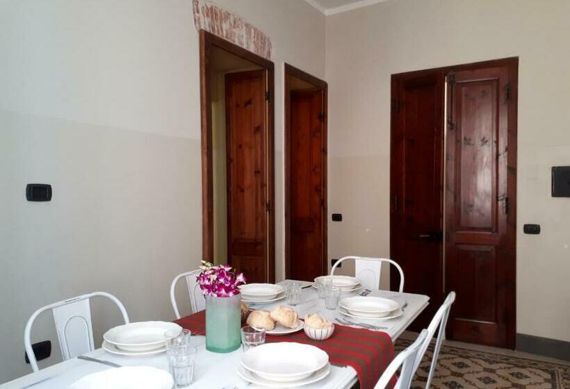 Номер Стандарт с Балконом, Sofia Family Suites
