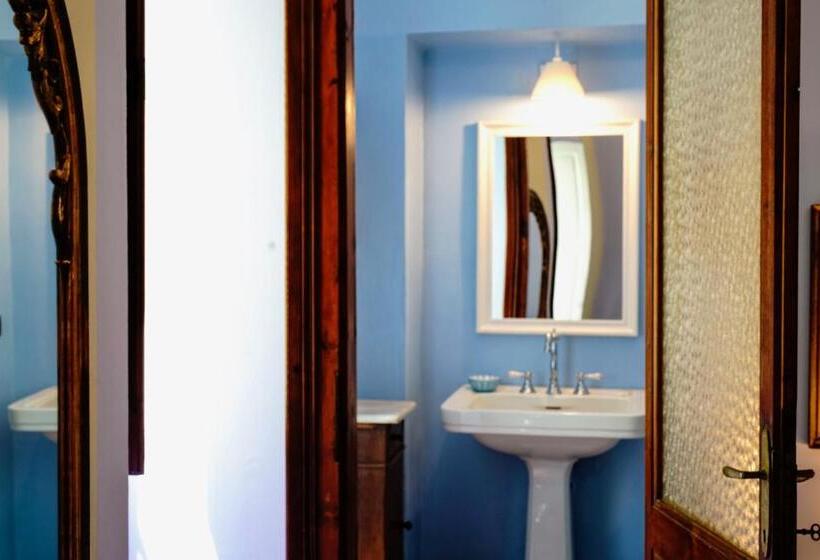 Полулюкс с Балконом, Sofia Family Suites