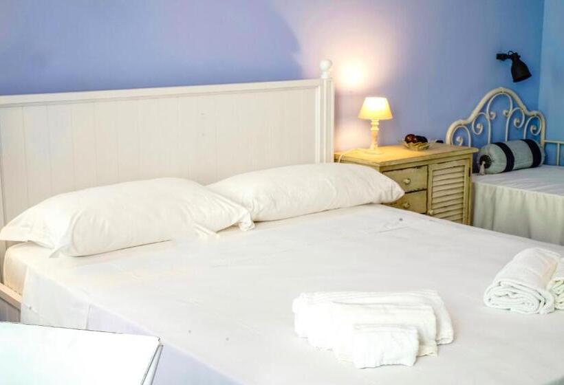 Полулюкс с Балконом, Sofia Family Suites