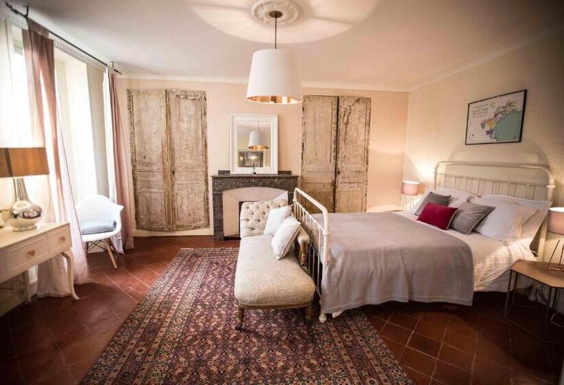 سوئیت با تخت بزرگ, Carcassonne Townhouse