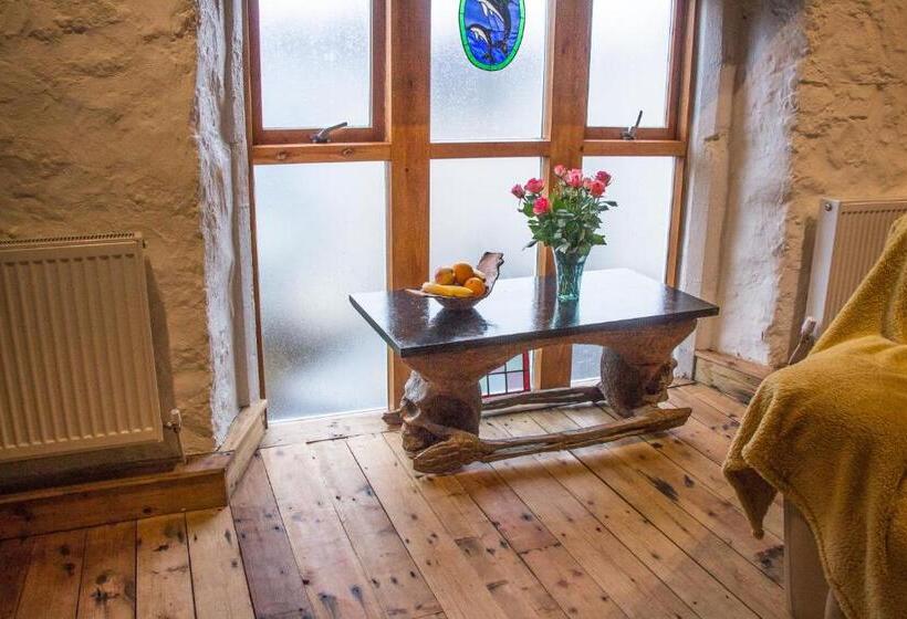 침실 4개 주택, James John Hamilton House And Backpacker Hostel