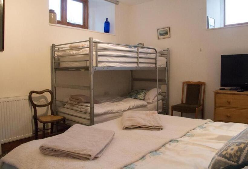 침실 4개 주택, James John Hamilton House And Backpacker Hostel