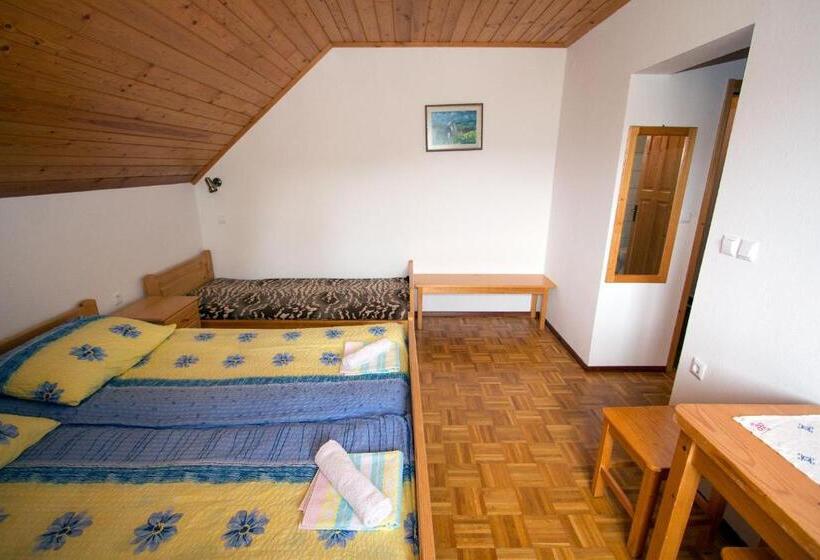 اتاق استاندارد سه نفره, Turistična Kmetija Perk