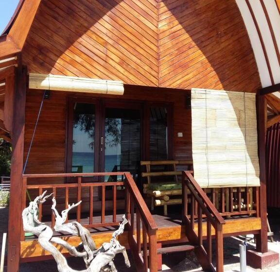 اتاق استاندارد با بالکن و چشم‌انداز دریا, Yaya Bungalows Blue Coral