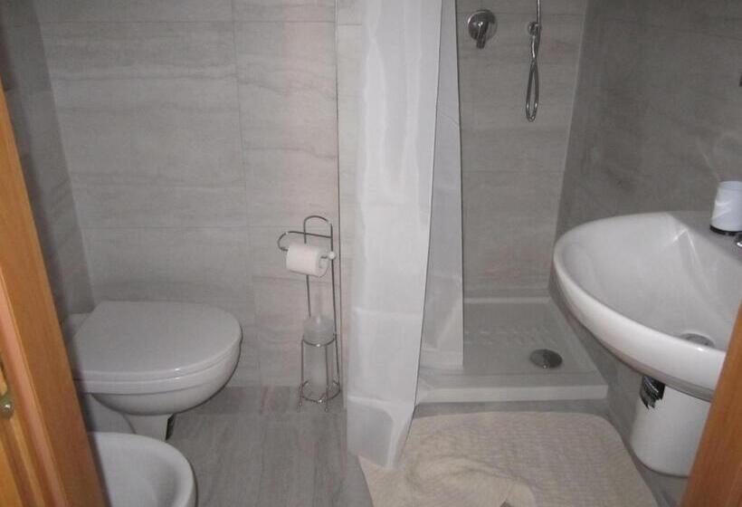 Quarto Triplo Estandar, Casa Raffaella
