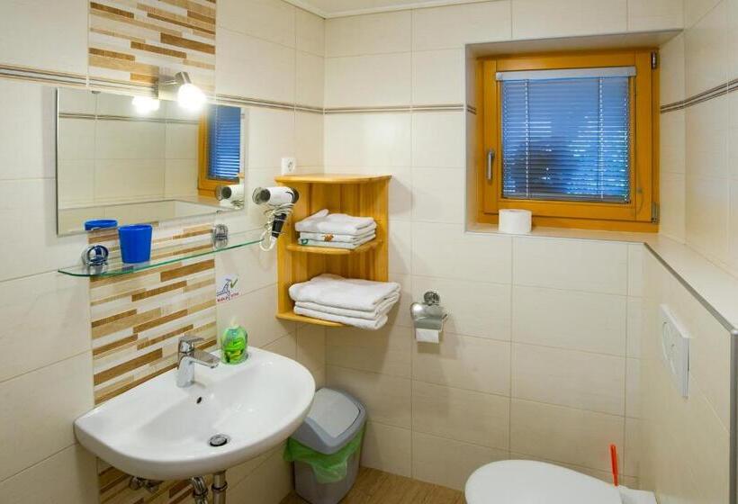 חדר סטנדרט לשלושה, Rooms And Apartments Jerman