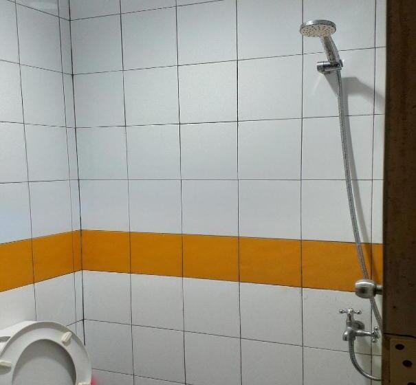 اتاق اکونومی, Oyo 90692 Point Hostel