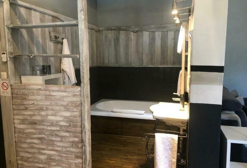 Люкс Вид на Бассейн, Restaurant Et Chambres D Hôtes La Ferme De Cornadel