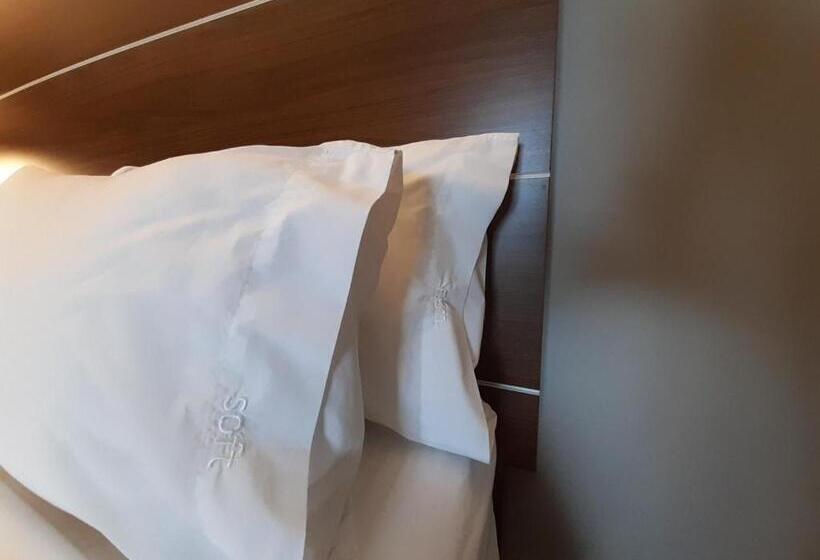 اتاق استاندارد, Holiday Inn Express Trincity, An Ihg