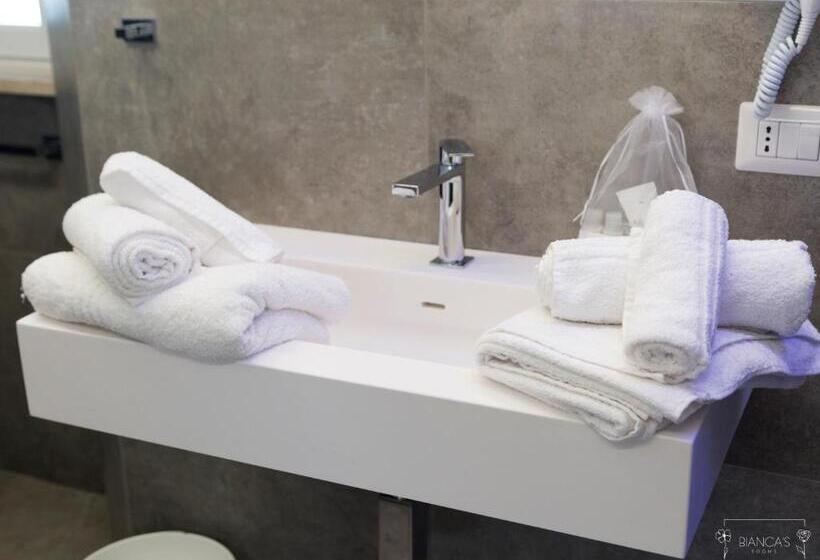 اتاق استاندارد چهار تخته, Bianca's Rooms