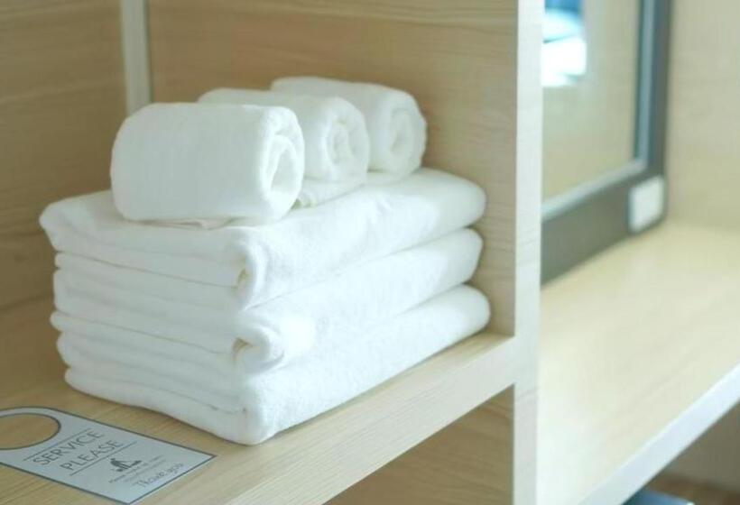 Трехместный Номер Стандарт с Балконом, Mtrio Hotel Korat