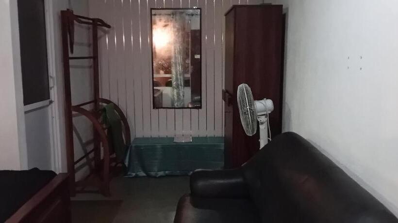 Quarto Familiar, Ella Green Stay