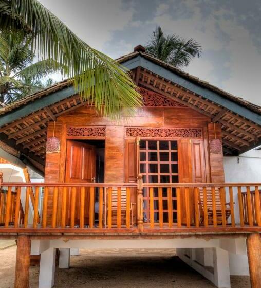 Номер Стандарт с Балконом, The Green Rooms Surf & Yoga Camp   On The Beach   Prime Location Renovated 2024