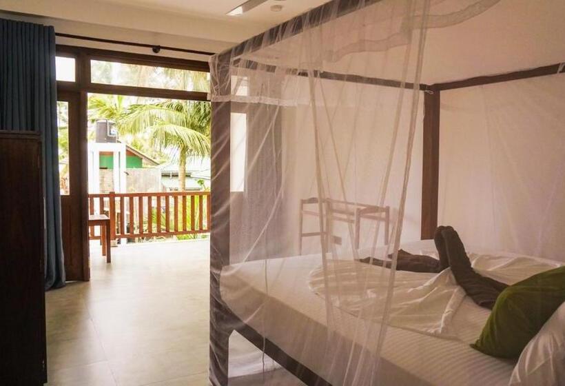 Номер Deluxe Вид на Море с Балконом, The Green Rooms Surf & Yoga Camp   On The Beach   Prime Location Renovated 2024