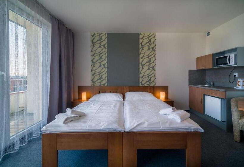 Pokój Standard Trzyosobowy, Garni Hotel Třeboň