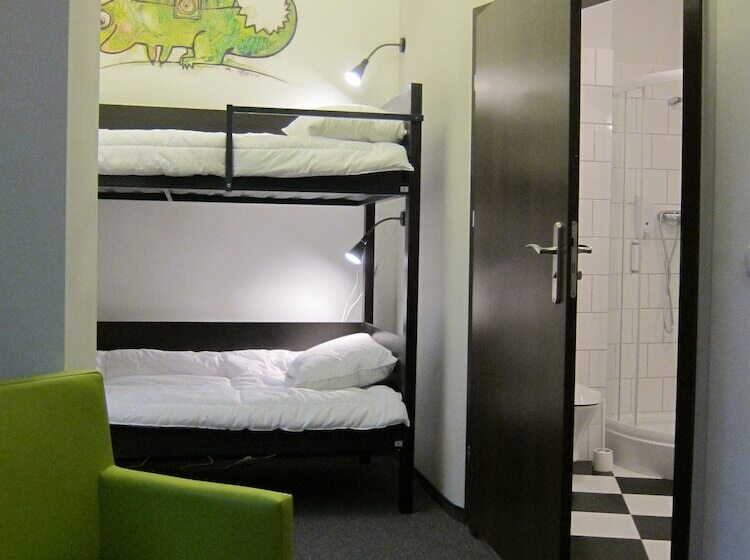 Четырехместный Номер Стандарт, Hostel Wratislavia