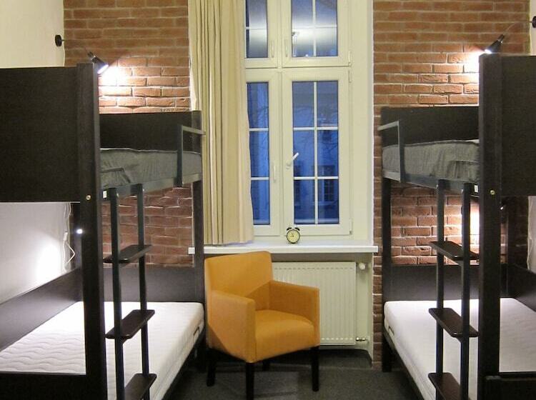 اتاق استاندارد چهار تخته, Hostel Wratislavia