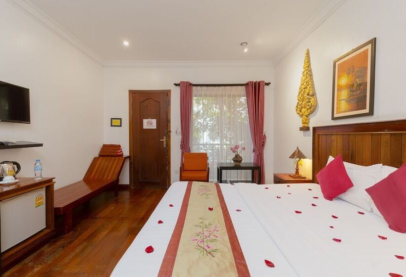 اتاق لوکس با چشم‌انداز استخر, Asanak D Angkor Boutique