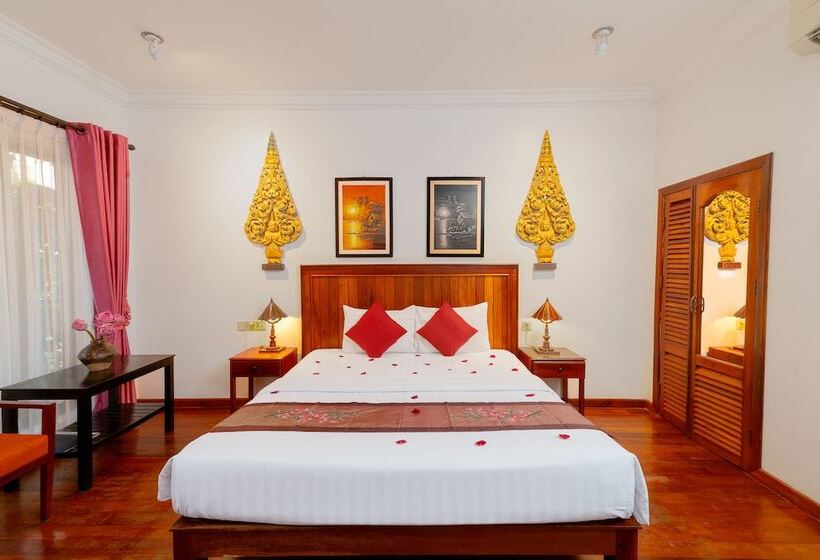 اتاق لوکس با چشم‌انداز استخر, Asanak D Angkor Boutique