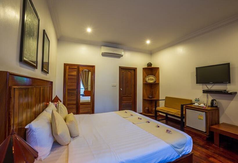 اتاق لوکس با چشم‌انداز استخر, Asanak D Angkor Boutique